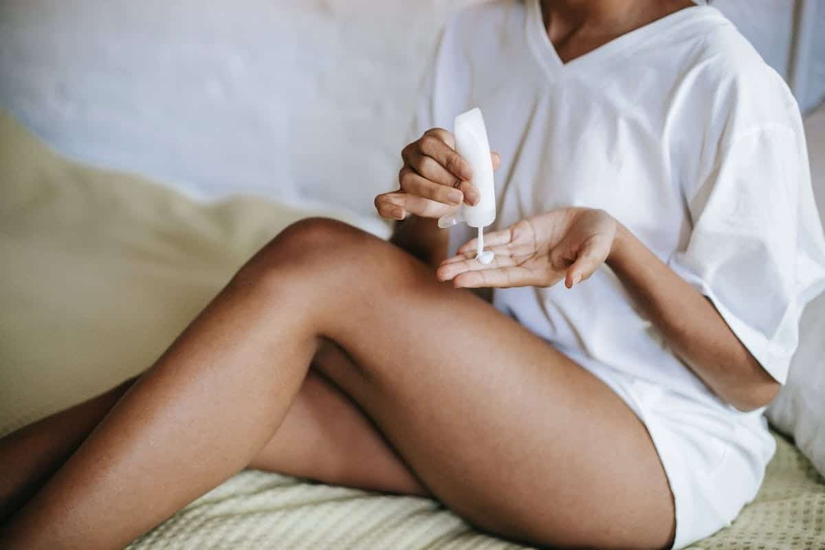 Bouton sur le téton chez les femmes : causes, symptômes et traitements Bouton sur le téton chez les femmes : causes, symptômes et traitements